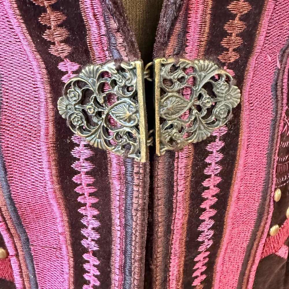 Peter Nygard Purple and Pink Embroidered Velvet Blazer - Picture 11 of 13